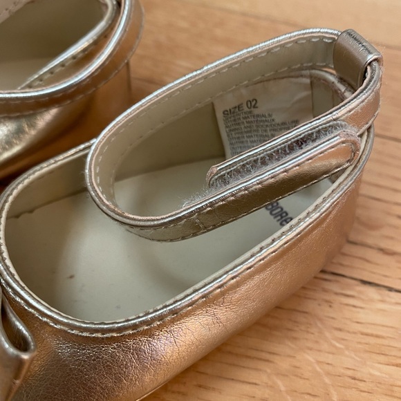 Two pairs of Baby Girl Shoes Gold - Picture 3 of 9